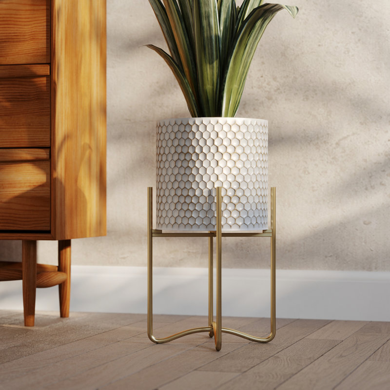 Pot en nid d'abeille Cleare avec base Ambrose Gold, H 20,5 po x l 11,25 po x P 11,25 po