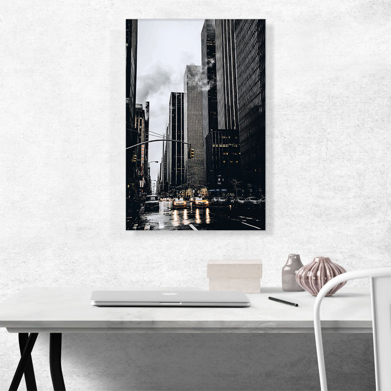 Rainy Streets of New York - reproduction de photo sur toile tendue, H 26 po x l 18 po x P 0,75 po