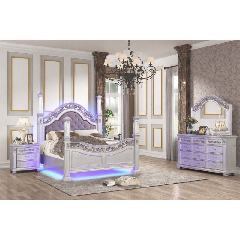 Ensemble de chambre à coucher avec éclairage DEL Lloydene, Très grand lit