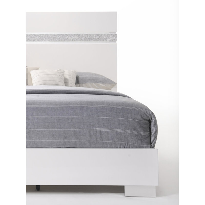 Grand lit blanc ultrabrillant - crée une atmosphère de chambre à coucher invitante élégante avec des matériaux pour une longue durée