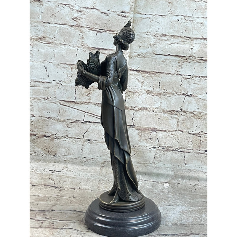 Figurine de sculpture en bronze originale de style art déco signée Aurron, femme de 1920