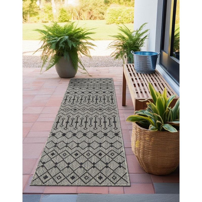 Jaylah Geometric Indoor / Outdoor Rug, Runner 2' x 6'1"