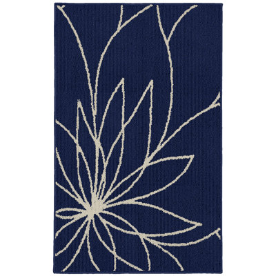 Tapis indigo / ivoire touffeté à motif floral Brackenmore