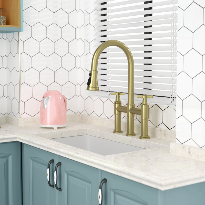 Robinet de cuisine Bridge avec tuyau rétractable 24 po et pulvérisateur à 3 fonctions, Or brossé