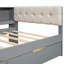 Lit plateforme simple en bois avec tête de lit tapissier gris, espace de rangement et tablettes
