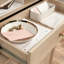 Finition brune, design rustique pour rehausser le décor des espaces de vie, des bureaux ou des espaces de lecture, étagères réglables pour un rangement personnalisé, plusieurs tablettes et armoires, assemblage facile, taille compacte