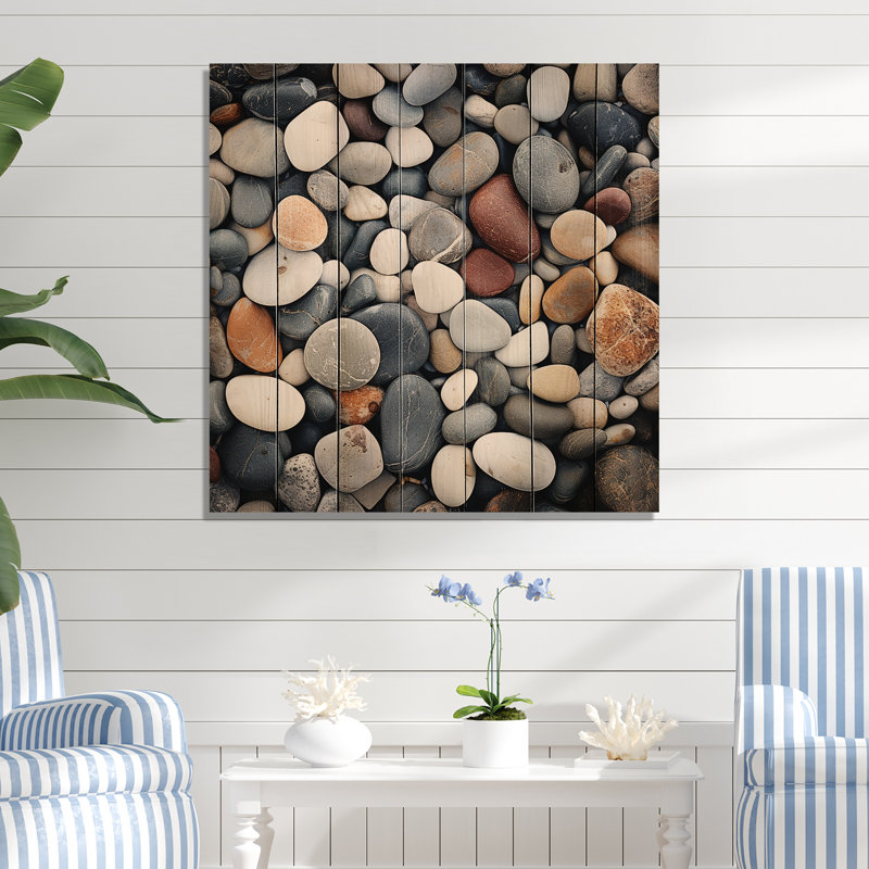 Rocher au bord de la plage - minimalisme côtier sur bois, H 36 po x l 36 po