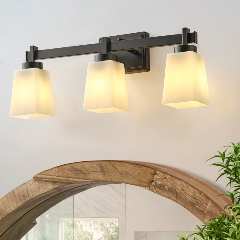 Lampe murale 3 lumières en fer blanc