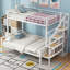 Lit superposé simple au dessus d'un lit double en métal avec escalier de rangement et garde-robe ouverte, blanc