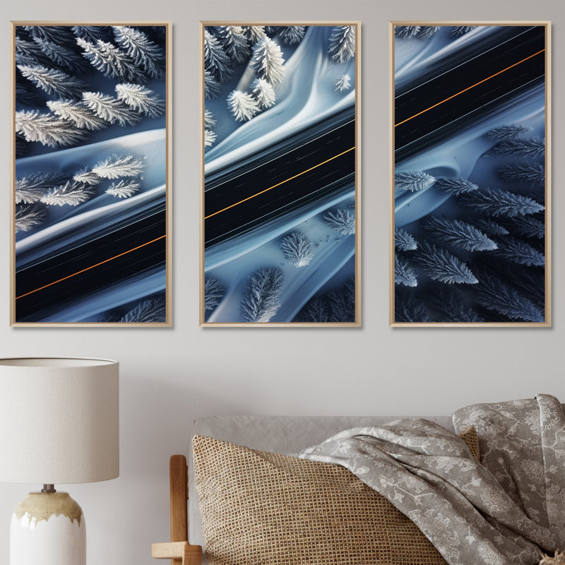 Endless Road Into Winter Forest IV - Art mural sur route, Cadre flottant brun, H 32 po x l 48 po
