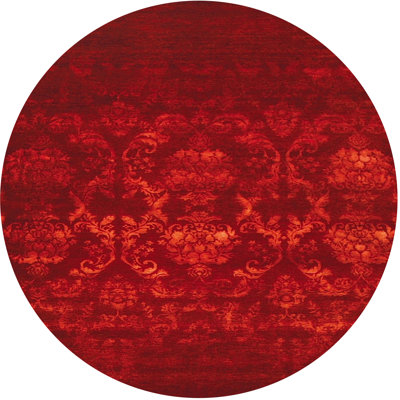 Tapis rouge à motif floral