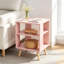 Table de chevet avec rangement ouvert pour enfants et adultes, table de chevet moderne à 2 niveaux avec bois aggloméré et pieds robustes, table de bout compacte pour petits espaces, salon, chambre à coucher, chambre de bébé et bureau, finition rose
