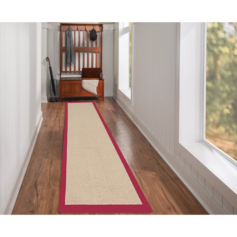 Tapis berbère beige clair avec bordure en coton rouge fait à la main Nannette, Tapis de couloir 2 pi 6 po x 12 pi