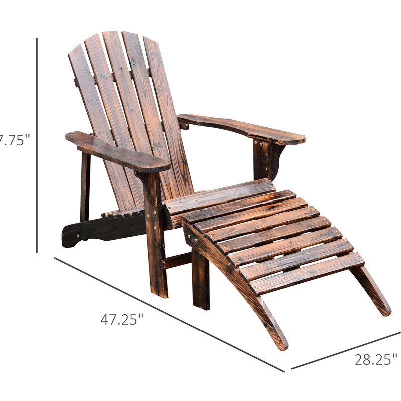 Chaise rustique en bois et fauteuil de détente dans la cour avec essence brune