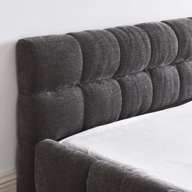 Grand cadre de lit tapissier grand avec tissu épais, lit plateforme grand format en chenille avec tête de lit et structure solide. Aucun sommier tapissier requis