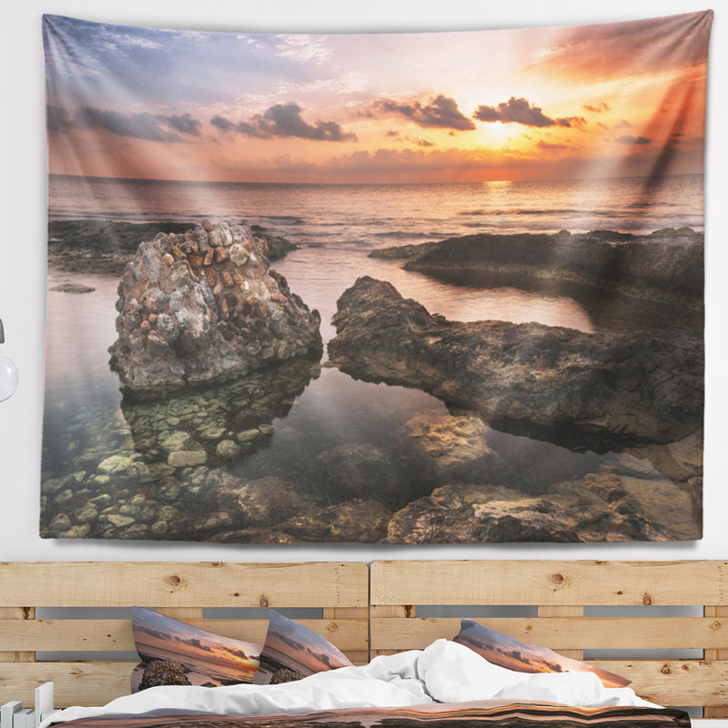 Tapisserie «Beach Rough Coast» avec ruines antiques, H 32 po x l 39 po
