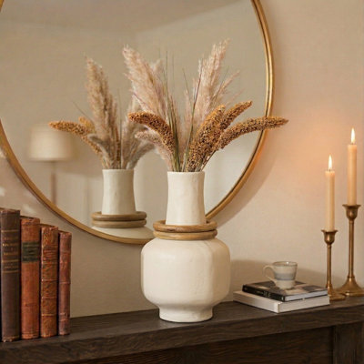 Grand vase de table Contour avec anneaux en bois et finition mate Contour