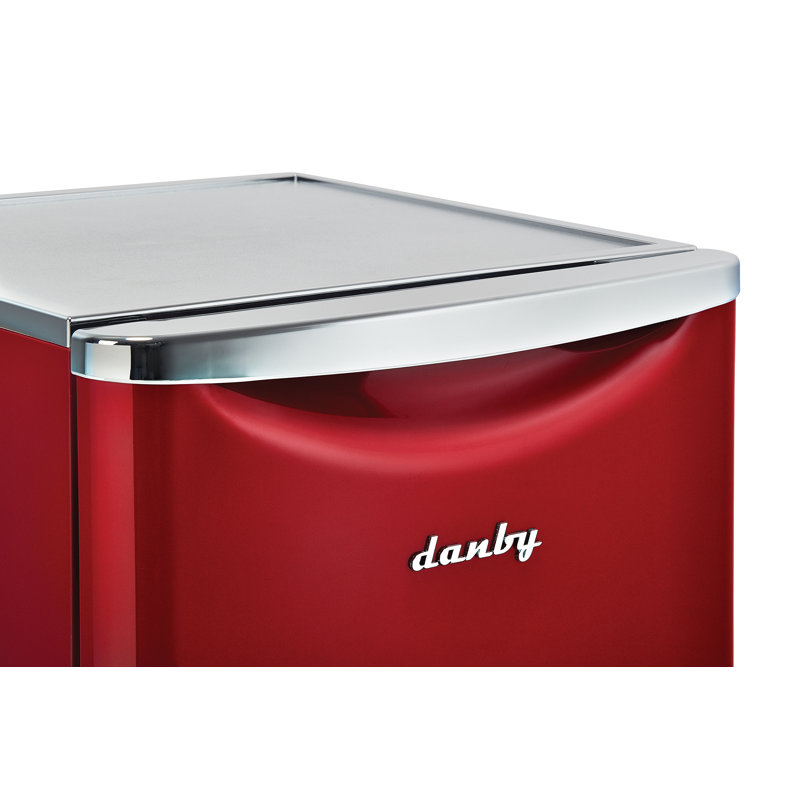 Mini réfrigérateur rétro autoportant de 4,4 pi³ Classic Dandy, Rouge