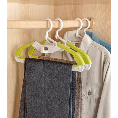 Cintre en plastique antidérapant pour robe / chandail / chandail Nolly