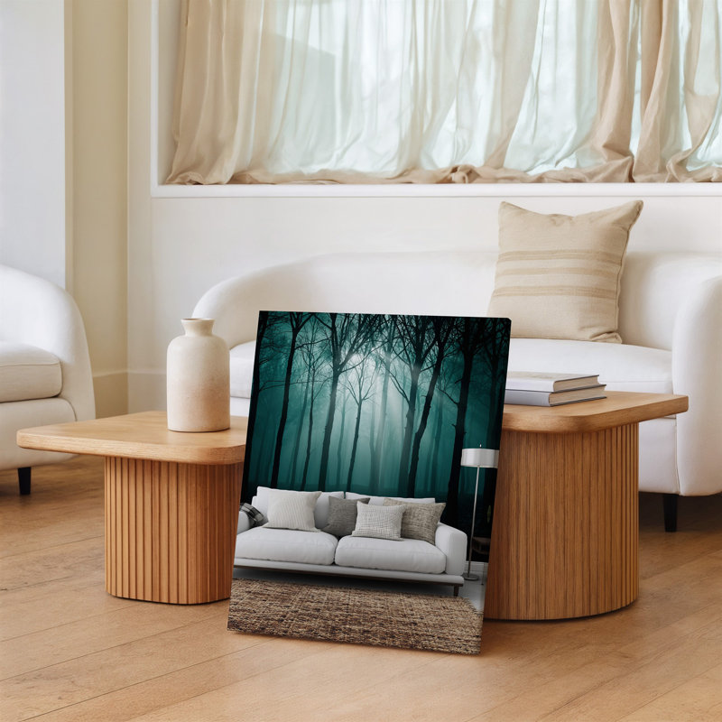 Toile d'un salon confortable avec un canapé blanc moelleux, art mural orné d'un mélange de coussins texturés dans des tons neutres, y compris pour l'art mural sur toile