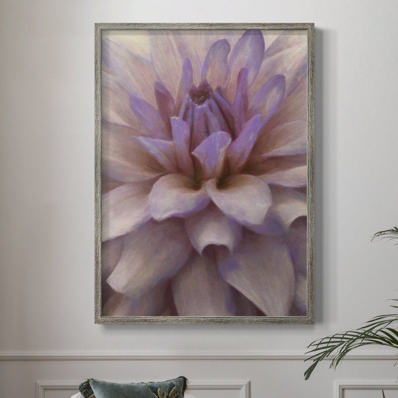 «Soft Flower Petals II», reproduction encadrée - bois massif, H 11 po x l 9 po