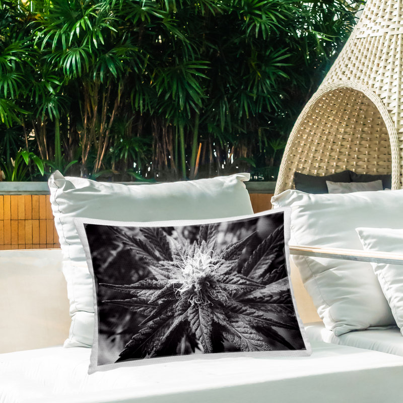 Coussin d'extérieur à imprimé fleurs foncées foncé