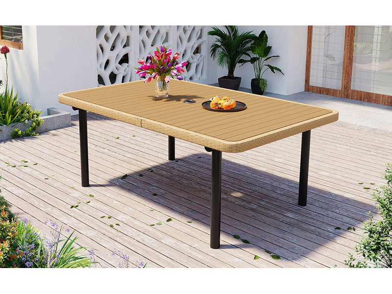 Table de salle à manger d'extérieur 59 ", plateau de table en polywood avec trou pour parasol, pieds en fer, table de salle à manger rectangulaire pour le jardin, la cour arrière, le porche