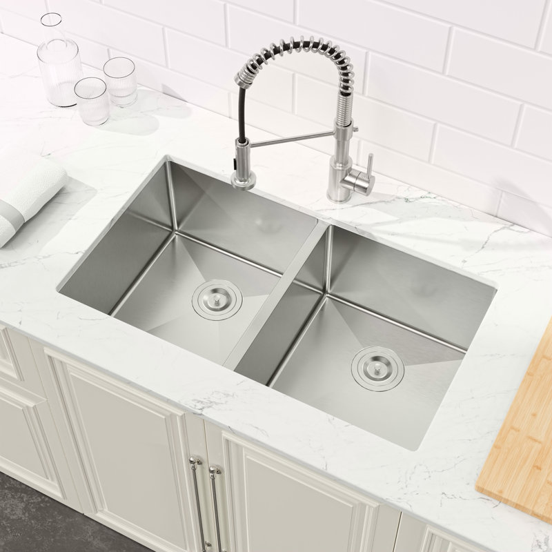 Évier de cuisine encastré 33 po x 19 po à double cuve, lavabo encastré à la main brossé (évier seulement)