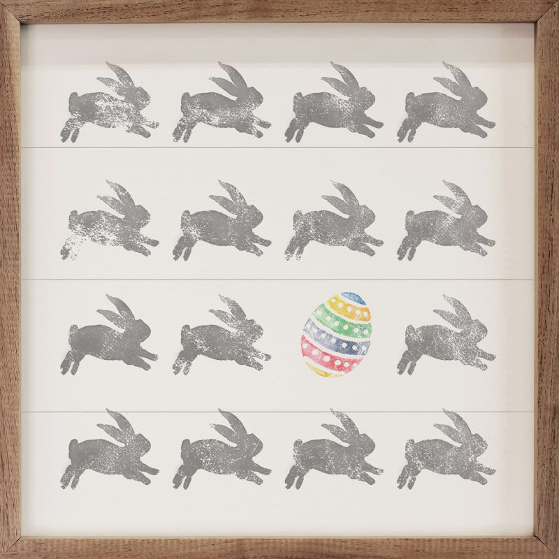 Lapins gris avec œuf de Pâques blanc, H 16 po x l 16 po x P 1 po
