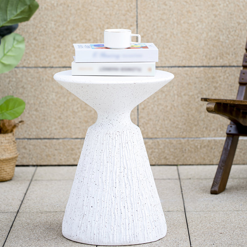 Table d'appoint texturée mouchetée rétro en marbre blanc pour l'extérieur et l'intérieur, 15,5 po x 21 po, convenant à toutes les espaces Balcon de salon de table de bout toutes saisons, taille compacte, sans assemblage