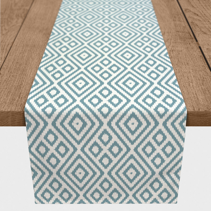 Chemin de table en losanges pointillé Nalston, 72 po x 16 po, Bleu ciel, Ikat