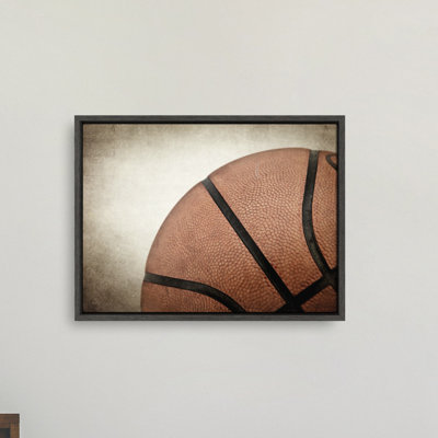 «Vintage Basketball Quarter» par Saint and Sailor Studios, reproduction d'art sur toile encadrée