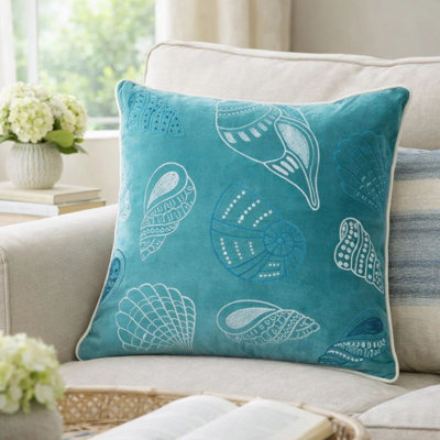 Coussin décoratif Meo, velours bleu à motif coquillage brodé, carré de 20 pouces