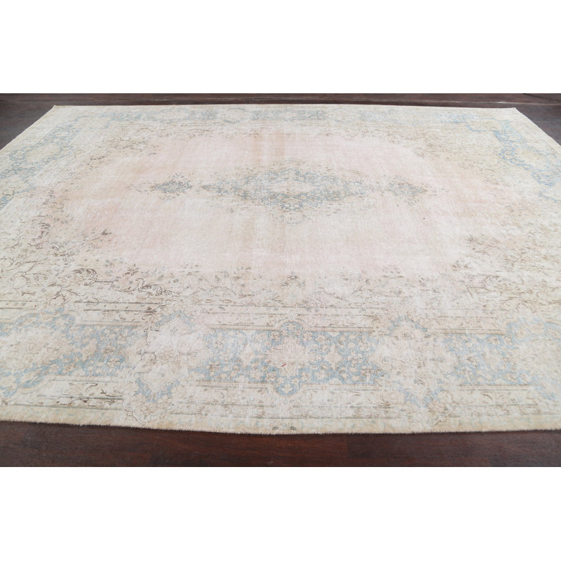 Tapis décoratif en laine de conception unique noué à la main des années 1960 9 pi 9 po x 13 pi 4 po en rose/bleu/beige
