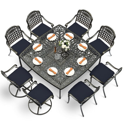 L'ensemble de meubles de salle à manger d'extérieur gris Canora 9 pièces, l'ensemble de table de patio et chaises en aluminium coulé pour 8 personnes, comprend une grande table carrée de 63,98 po et 8 chaises berçantes pivotantes avec trou pour para