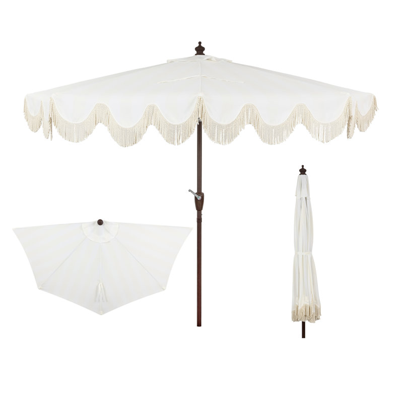 Demi-parasol de style côtier 9 pi avec frange festonnée, manivelle et inclinaison Beverly 9 pi Coastal, Crème / blanc