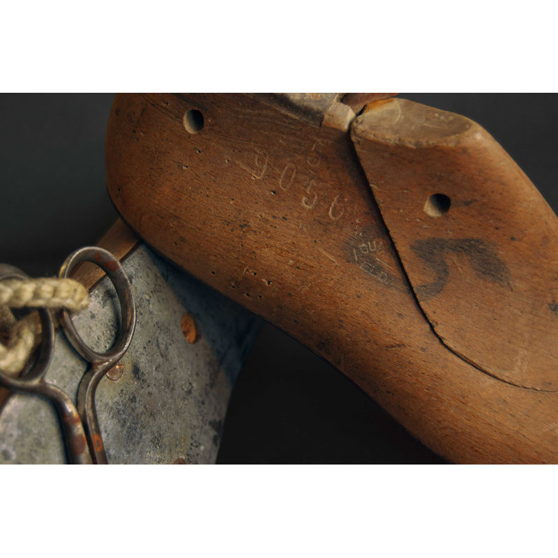 «Shoe Lasts» par Anavm - photographie sur toile tendue, H 8 po x l 12 po