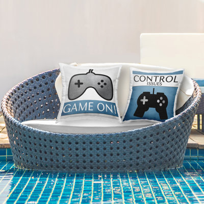 Coussin décoratif d'extérieur à imprimé Contrôler Gamer par Kim Allen (ensemble de 2)