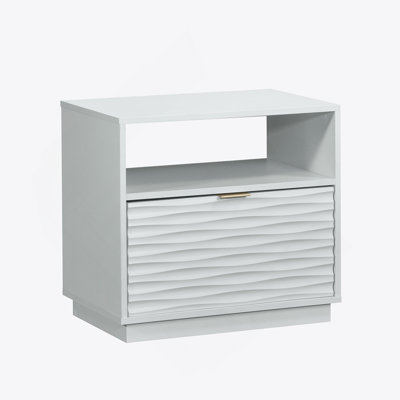 Table de chevet moderne à finition blanche avec quincaillerie dorée et rangement spacieux, parfaite pour les petits espaces et les décors élégants.