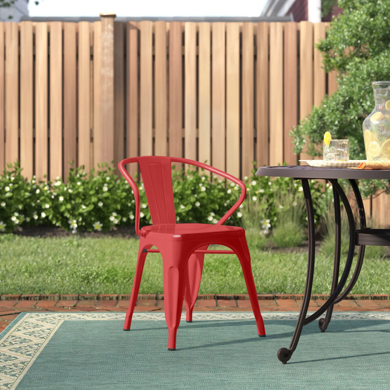 Chaise Hucheson, Rouge