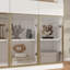 Vitrine avec lumières réglables-479224822