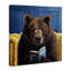 Ours brun lisant un livre sur un animal de la forêt-982548464-983641496