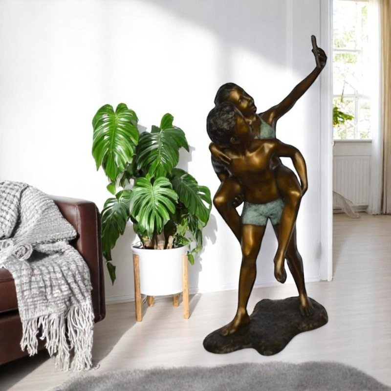 Statue en bronze pour enfants prenant un autoportrait avec un téléphone intelligent, collection Shephard humoristique, L 23 po x l 20 po x H 43 po