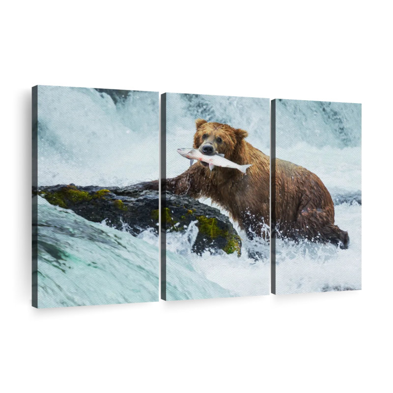 «Simple Bear Fishing» sur toile, H 36 po x l 57 po