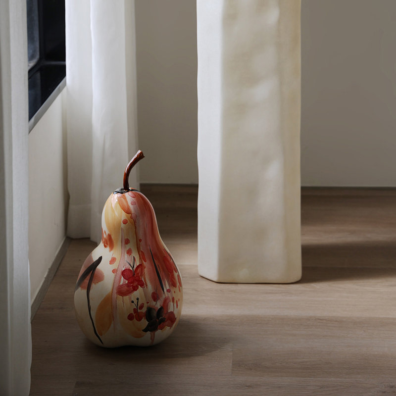 Objet décoratif en fibre de verre beige en forme de poire