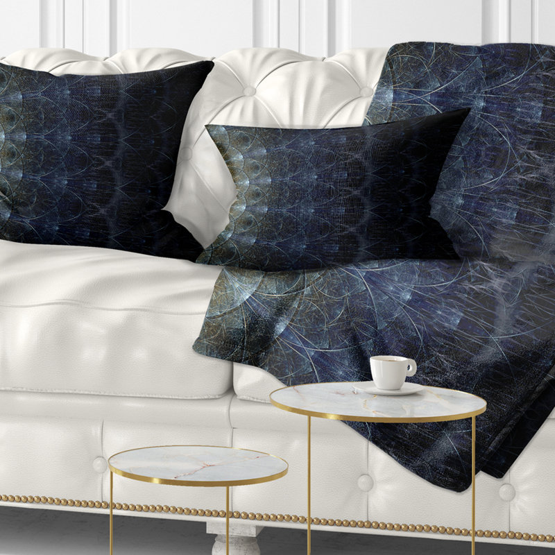 Coussin décoratif symétrique bleu argenté à motif floral fractal