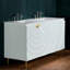 Meuble-lavabo blanc de 60 po x 22 po avec double lavabo encastré en céramique Eden, plateau de meuble-lavabo en pierre d'ingénierie blanche - portes à motif ondulé 3D, cadre élégant aux pieds minces, peu encombrant pour une vie moderne