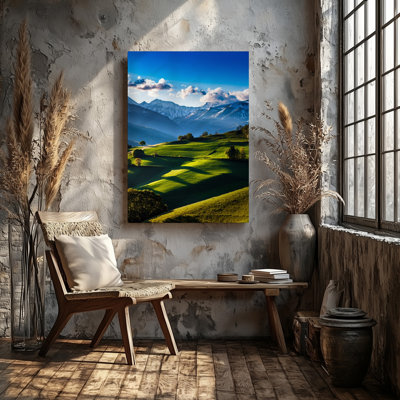 Toile, paysage panoramique époustouflant mettant en vedette des champs verdoyants et des art muraux roulants sous un ciel bleu éclatant parsemé d'art sur toile