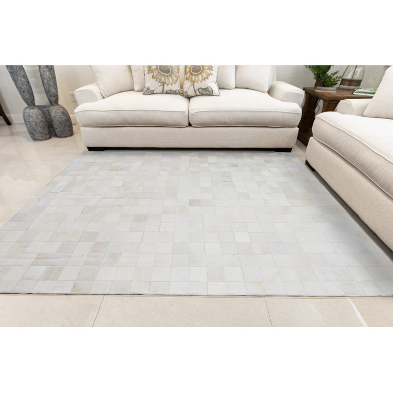 Tapis blanc en peau de vache à motif géométrique Charlie-Jo, Rectangle de 3 pi x 5 pi