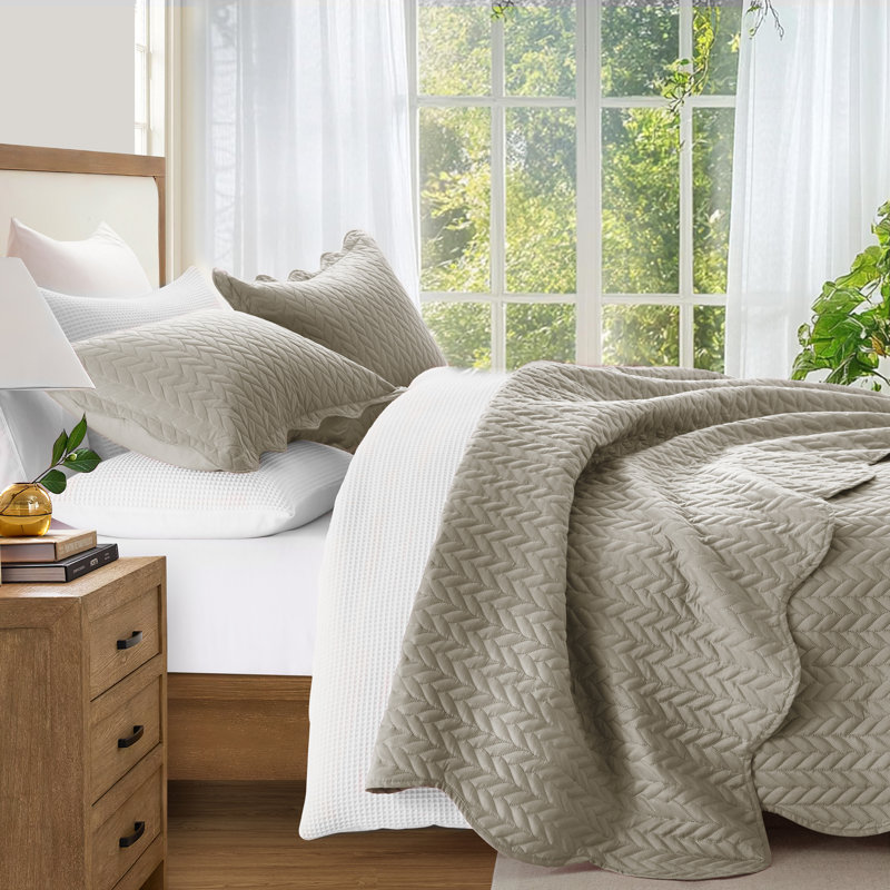 Embossed Microfiber Bedspread Set – All Seasoned Modern and Lightweight Bedding Set with Shams, Beige